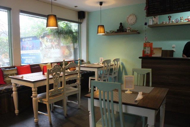 Lada Putih, Resto Mungil yang Menyediakan Thai Dessert Enak :) (3)