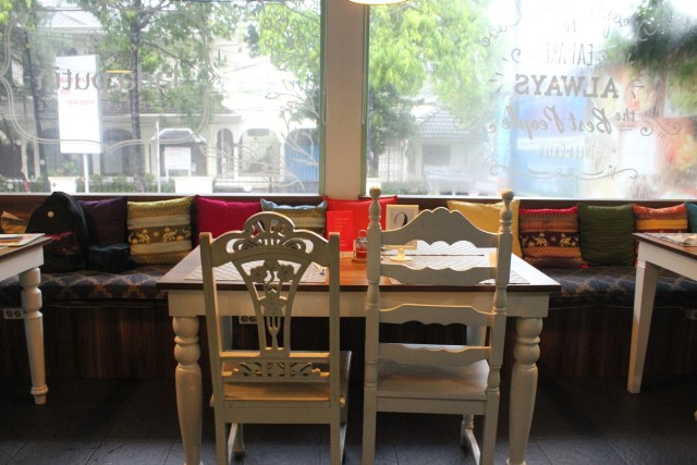 Lada Putih, Resto Mungil yang Menyediakan Thai Dessert Enak :) (4)