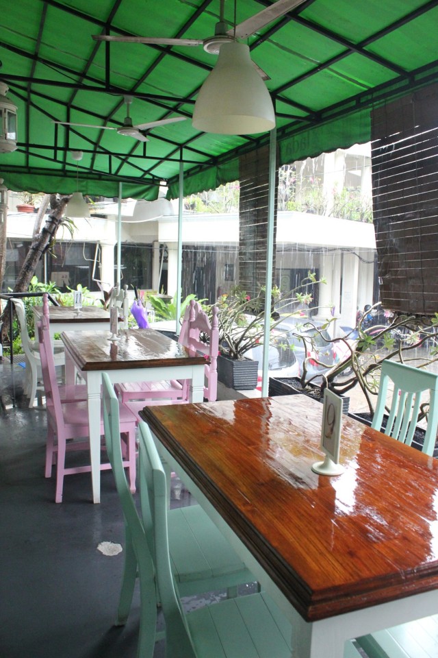 Lada Putih, Resto Mungil yang Menyediakan Thai Dessert Enak :) (6)