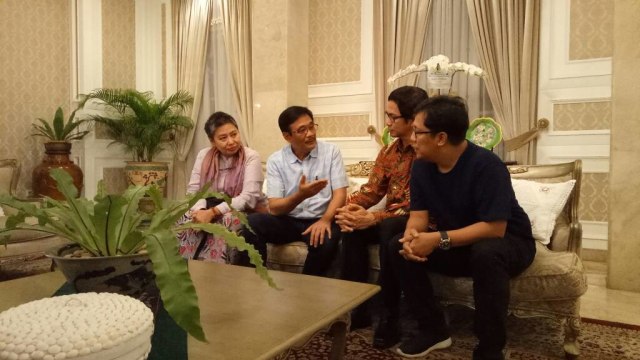 Djarot bertemu artis di rumah dinas (Foto: Kevin Kurnianto/kumparan)