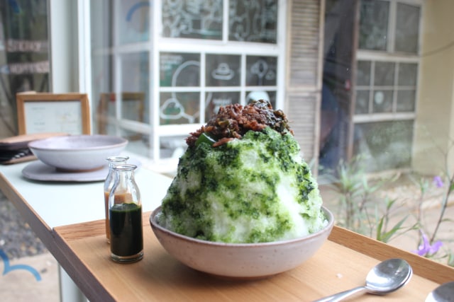 Menikmati Es Serut Ditengah Teriknya Cuaca Jakarta, Seger Banget! (1)