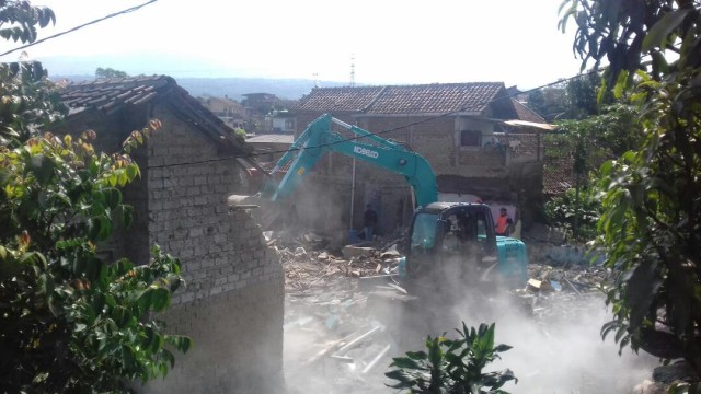 Penertiban Aset PT KAI di Bandung Barat (Foto: Dok. KAI Daops 2)