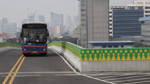 Uji coba jalur Transjakarta Koridor 13 (Foto: Fanny Kusumawardhani/kumparan)