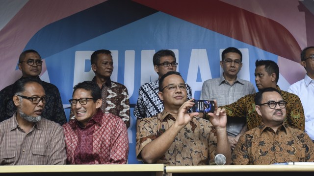 Tim Sinkronisasi Anies-Sandi. (Foto: Antara//Hafidz Mubarak A)