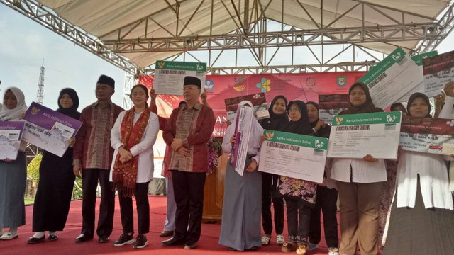 Menko Puan bagikan KIP, KIS dan PKH (Foto: Utomo Priambodo/kumparan)
