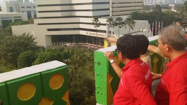 Uji coba Djarot naik TransJakarta. (Foto: Aria Pradana/kumparan)