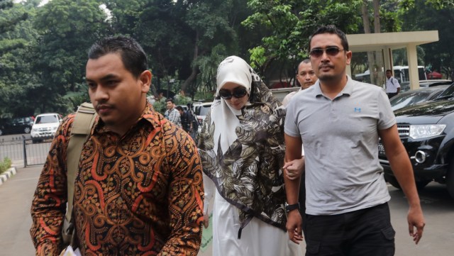 Firza Husein di Polda Metro Jaya (Foto: Fanny Kusumawardhani/kumparan)