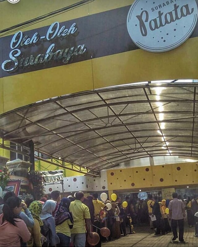 Ikutan Bisnis Kue Oleh-Oleh, Hari Ini Oki Setiana Dewi Dan Ria Ricis Resmikan Surabaya Patata