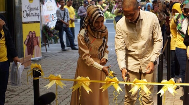 Ikutan Bisnis Kue Oleh-Oleh, Hari Ini Oki Setiana Dewi Dan Ria Ricis Resmikan Surabaya Patata (1)