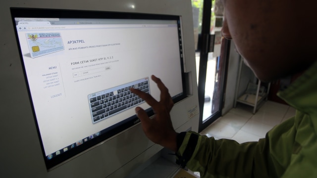 Perekaman data e-KTP (Foto: Aditya Pradana Putra/Antara)