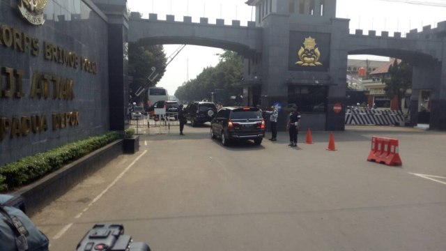 Rombongan Djarot jenguk Ahok di Mako Brimob (Foto: Johanes Hutabarat/kumparan)