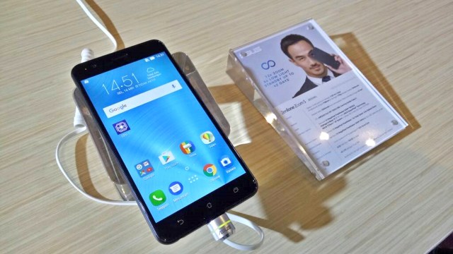Asus Zenfone Zoom S. (Foto: Muhammad Fikrie/kumparan)