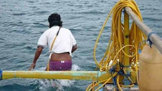 Nelayan Selayar menyelam dengan kompresor. (Foto: Dok. Dinas Kabupaten Selayar)