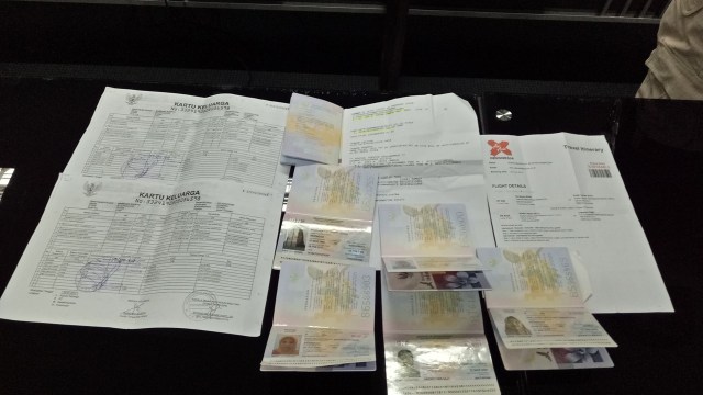 Barang Bukti dari TKI Berkedok Visa Umroh (Foto: Nadia Riso/kumparan)