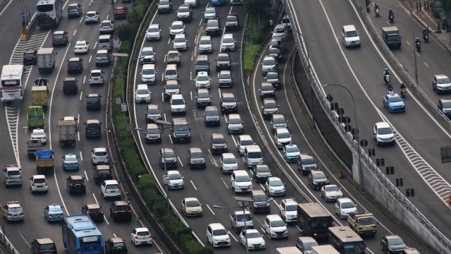 Kemacetan di jalan raya. (Foto: Antara/Rivan Awal Lingga)