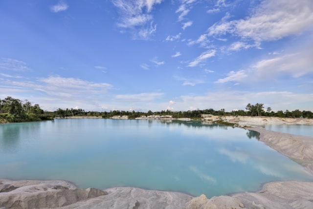 Bekas Galian Tambang, Danau Kaolin Kini Instagramable