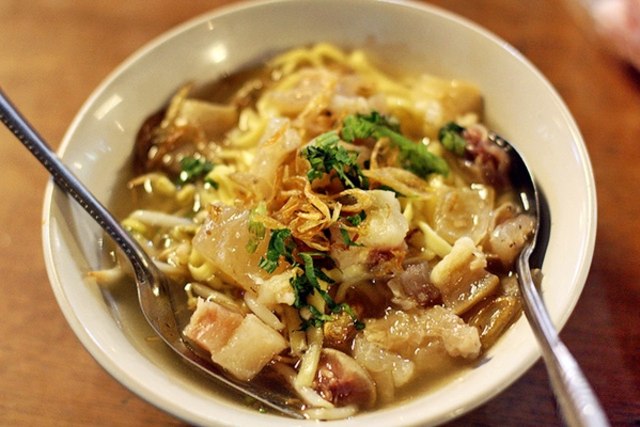 Mie Kocok Mang Dadeng, Sanggup Mengocok Lidah