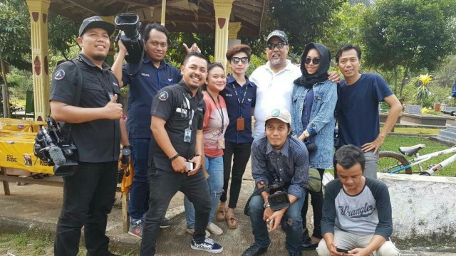 Indro 'Warkop' bersama rekan-rekan media (Foto: DN Mustika Sari/kumparan)