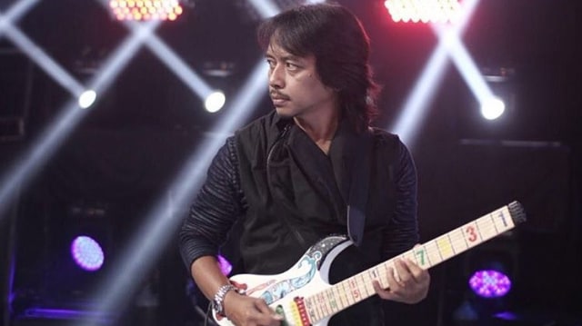 Dewa Budjana Personel Band GIGI (Foto: Instagram @dewabudjana)