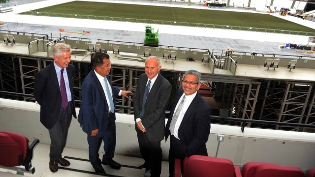 Wapres Jusuf Kalla meninjau lapangan di London (Foto: Dok. Setwapres)