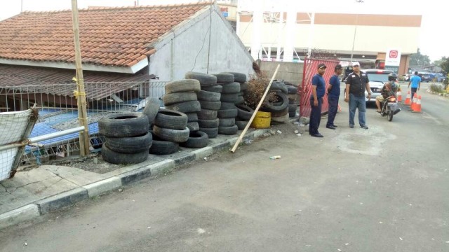 Jalan masuk ke Lottemart sudah normal (Foto: Aria Pradana/kumparan)