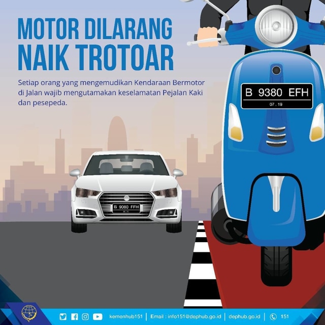 Motor naik trotoar (Foto: Instagram/@kemenhub151)