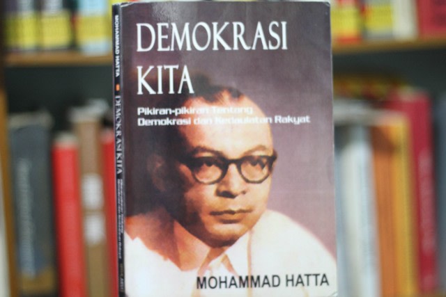 10 Buku yang Sempat Dilarang Beredar di Indonesia (1) (2)