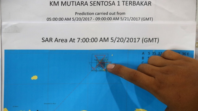 Titik KM Mutiara Sentosa I Terbakar. (Foto: Antara/Didik Suhartono)