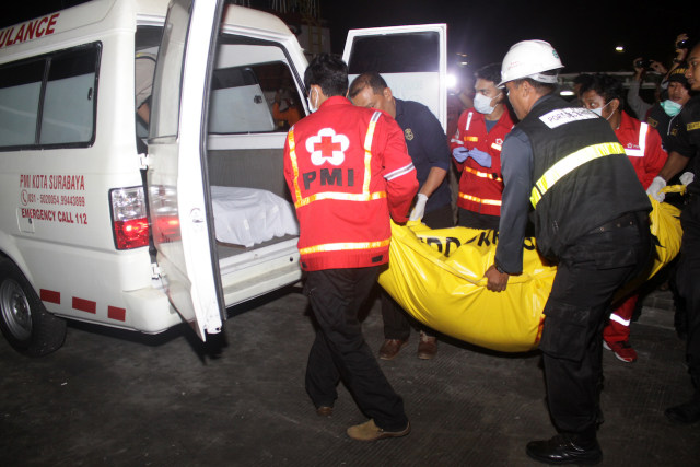 Korban KM Mutiara Sentosa di Surabaya (Foto: Umarul Faruq/kumparan)