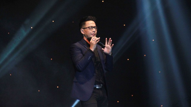 Delon saat Konser Boyzlife. (Foto: Munady Widjaja/kumparan)