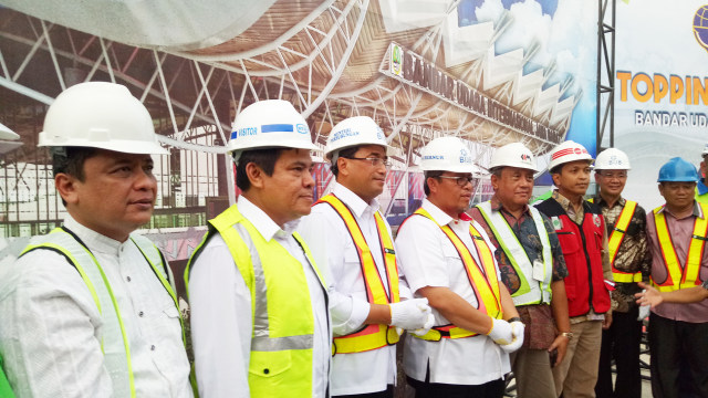 Topping off Bandara Internasional Jawa Barat. (Foto: Aditia Rijki Nugraha/kumparan)