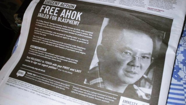 Koran Guardian Memuat Iklan Petisi Ahok. (Foto: Twitter Robertus Rubianto)