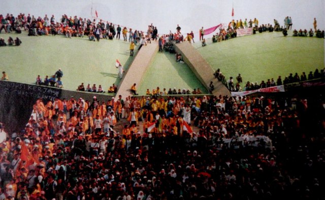 Peristiwa 1998 Dalam Lembaran Karya Sastra