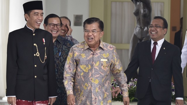 Tawa Presiden Jokowi dan Wapres Jusuf Kalla (Foto: Antara/Puspa Perwitasari)