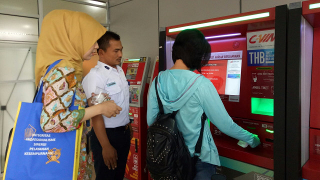 Commuter Line tambah 186 mesin tiket mandiri (Foto: Jihad Akbar/kumparan)