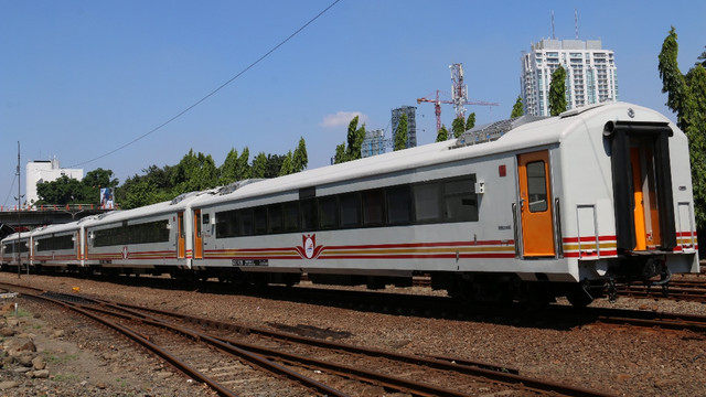 Kereta ekonomi premium buatan INKA (Foto: Dok. INKA)