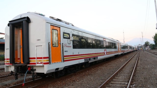 Kereta ekonomi premium buatan INKA (Foto: Dok. INKA)