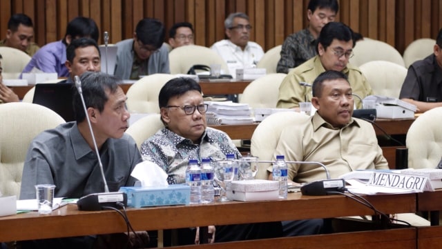 Mendagri Tjahjo Kumolo (tengah). (Foto: Fanny Kusumawardhani/kumparan)