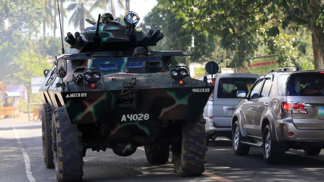 Polisi Filipina di Marawi (Foto: Reuters/Romeo Ranoco)