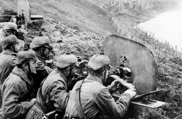 Peristiwa Menarik Perang Dunia 1 dan 2, pada tanggal 24 Mei