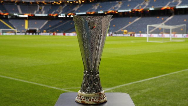 Trofi Liga Europa. Foto: Phil Noble/Reuters