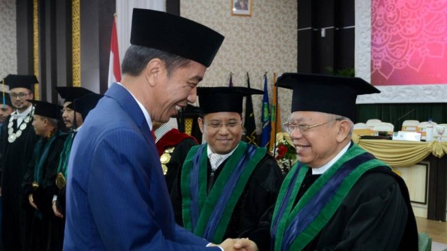 Jokowi di Pengukuhan Guru Besar KH Ma'aruf Amin (Foto: Dok. Biro Pers Istana)