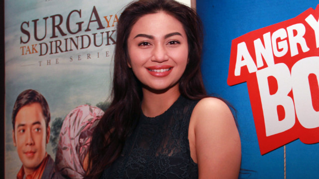 Ariel Tatum bergincu merah (Foto: Munady)
