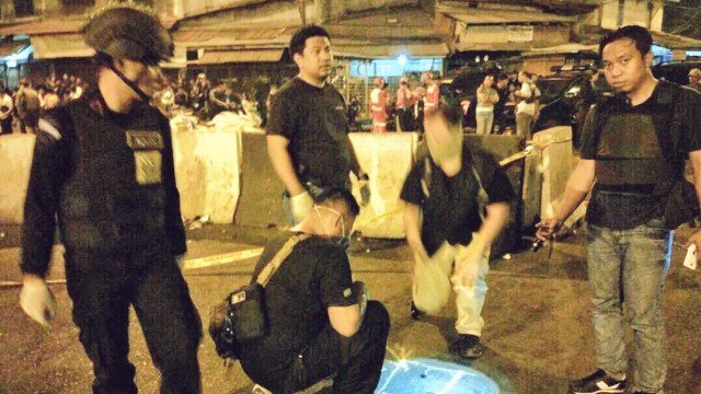 Penjagaan polisi di sekitar bom Kampung Melayu. (Foto: Twitter: @TMCPoldaMetro)