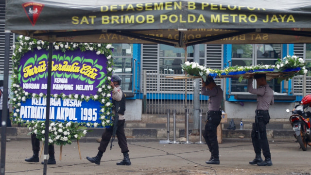 Karangan Bunga di Kampung Melayu (Foto: Fanny Kusumawardhani/kumparan)