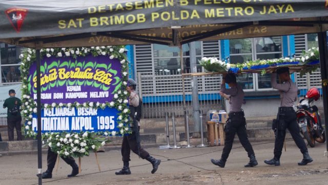 Karangan Bunga di Kampung Melayu (Foto: Fanny Kusumawardhani/kumparan)