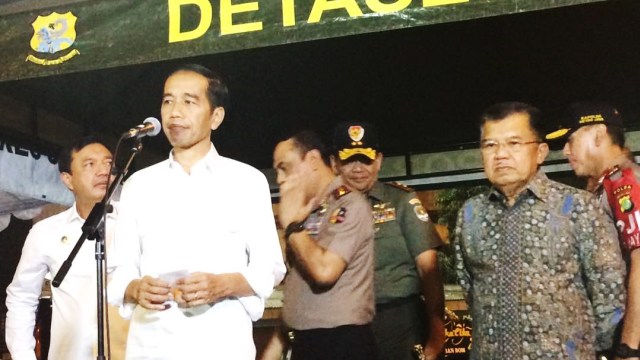 Jokowi di lokasi ledakan. (Foto: Iqra Ardini/kumparan)