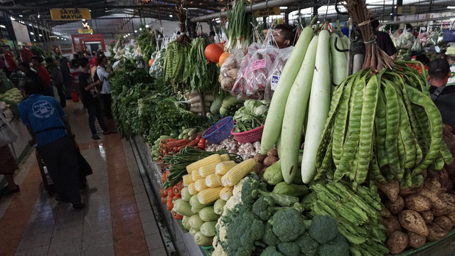 Sayur-sayuran yang dijual di pasar. (Foto: Aditia Noviansyah/kumparan)