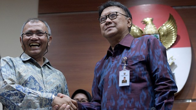Agus Rahardjo dan Tjahjo Kumolo. (Foto: Antara/Sigid Kurniawan)