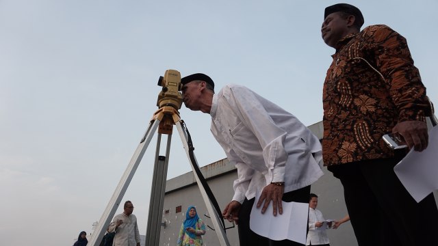 Melihat Hilal (Foto: Aditia Noviansyah/kumparan)